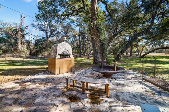 1465 County Road 401, Edna, TX 77957