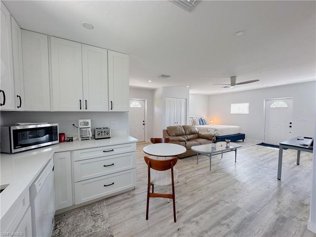 1308 Rosemary LN, Naples, FL 34103