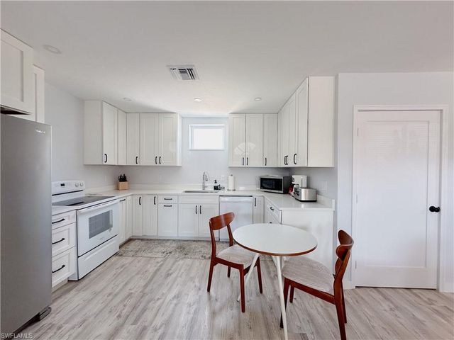 1308 Rosemary LN, Naples, FL 34103