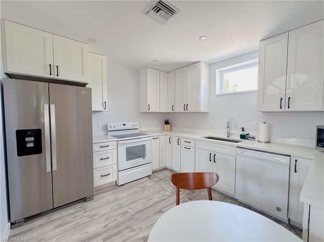 1308 Rosemary LN, Naples, FL 34103