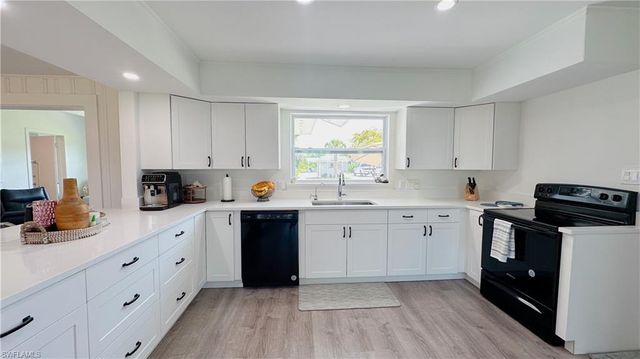 1308 Rosemary LN, Naples, FL 34103