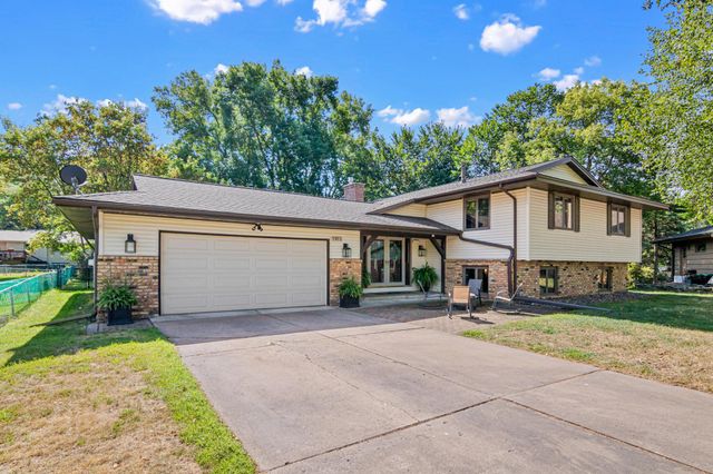 1911 Serendipity Court, New Brighton, MN 55112