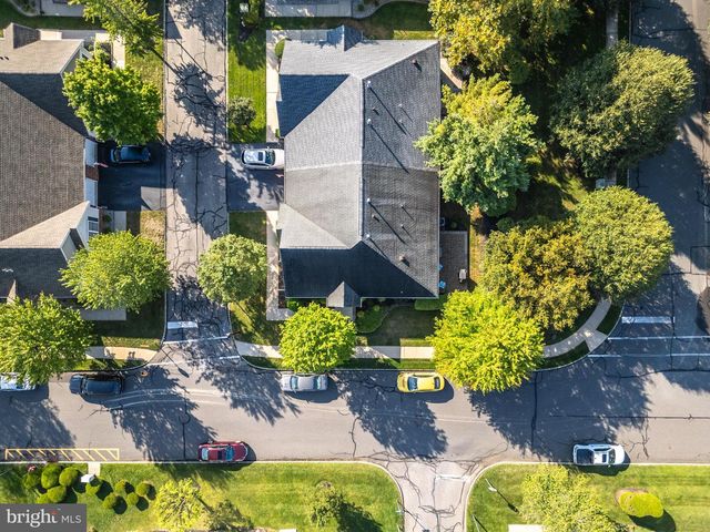 233 BURHOLME DR, Hamilton, NJ 08691