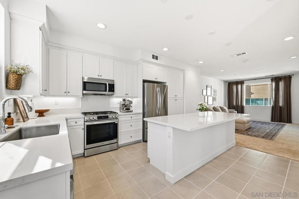 2217 Brix Gln, Escondido, CA 92025