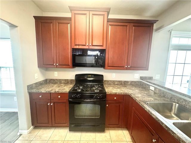 3210 Duke Of Glouchester DR, Suffolk, VA 23434