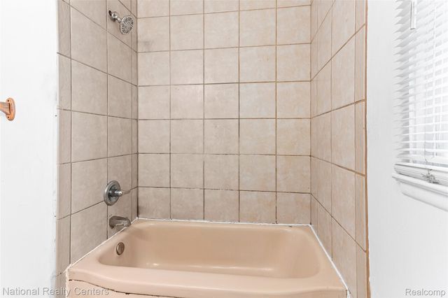 10111 Corning Street, Oak Park, MI 48237