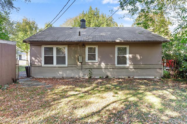 10111 Corning Street, Oak Park, MI 48237