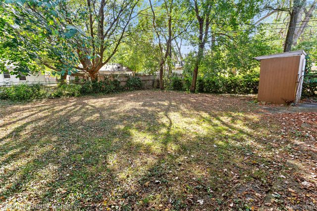 10111 Corning Street, Oak Park, MI 48237