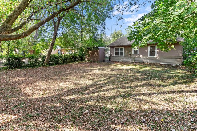 10111 Corning Street, Oak Park, MI 48237