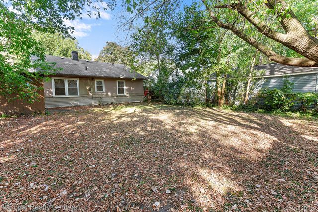 10111 Corning Street, Oak Park, MI 48237