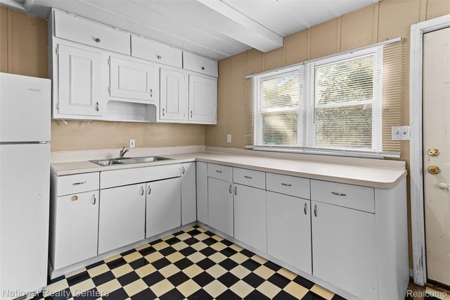 10111 Corning Street, Oak Park, MI 48237