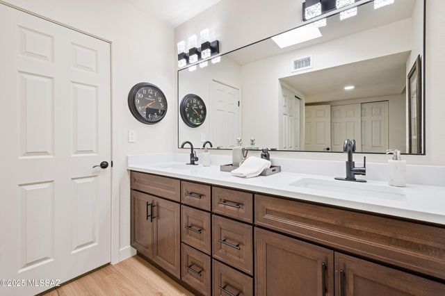 7487 E Wandering Road, Tucson, AZ 85750