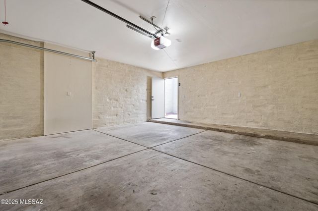 7487 E Wandering Road, Tucson, AZ 85750