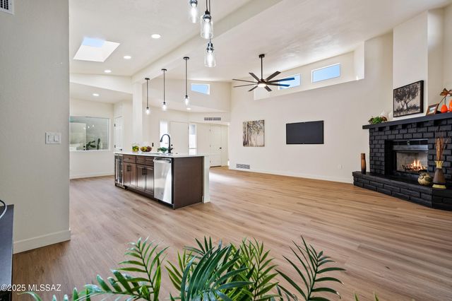 7487 E Wandering Road, Tucson, AZ 85750