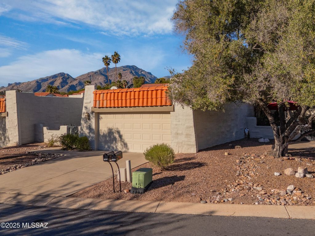 7487 E Wandering Road, Tucson, AZ 85750