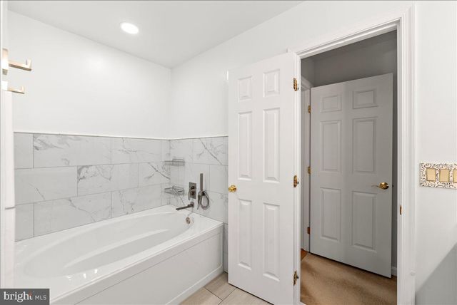 9348 PETER ROY CT, Burke, VA 22015