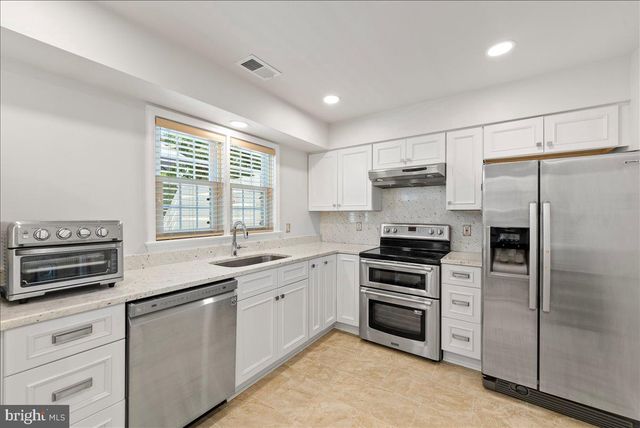9348 PETER ROY CT, Burke, VA 22015