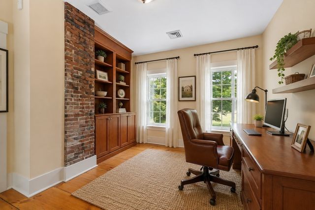 57 Old Mill Rd, Harvard, MA 01451