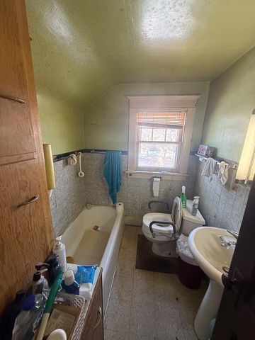 209 Walnut Street, Marshall, MN 56258