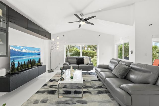 75 Gables Blvd, Weston, FL 33326