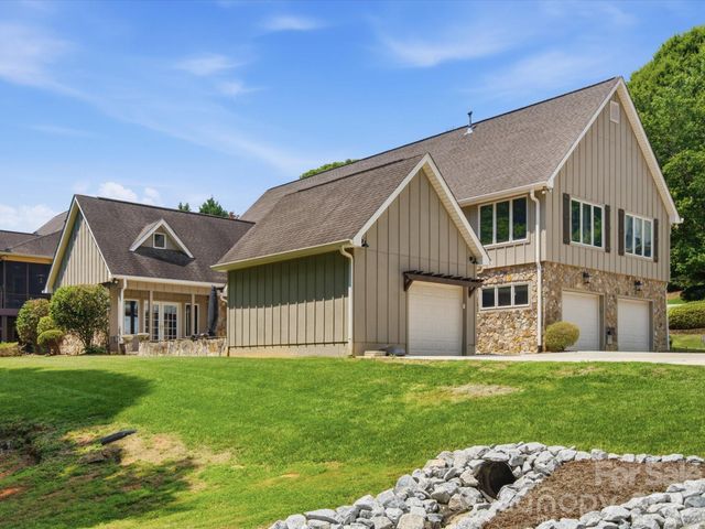 3004 Dodsworth Drive, Cramerton, NC 28032