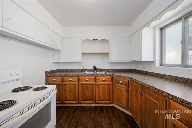 319 Tyler St, Twin Falls, ID 83301