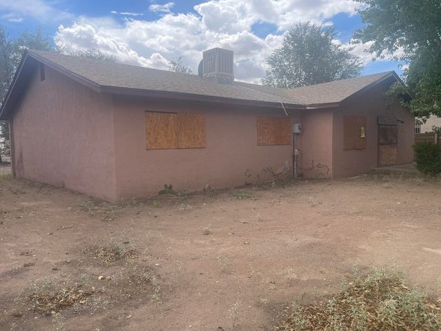 2715 Bryan Court SW, Albuquerque, NM 87105
