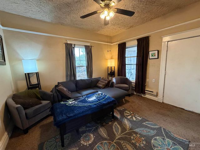 600 E 44th St., Garden City, ID 83714