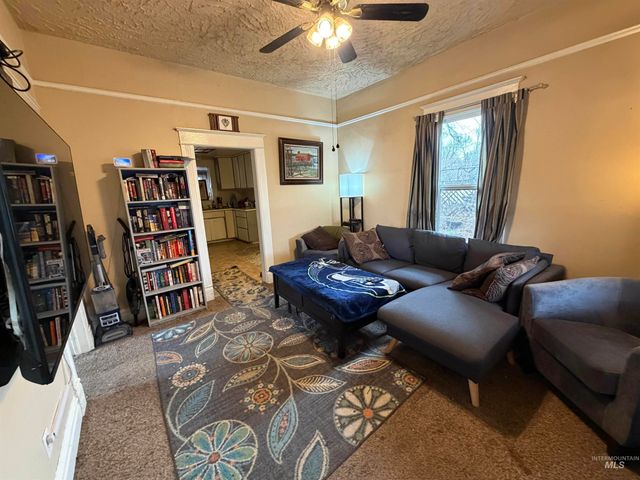 600 E 44th St., Garden City, ID 83714