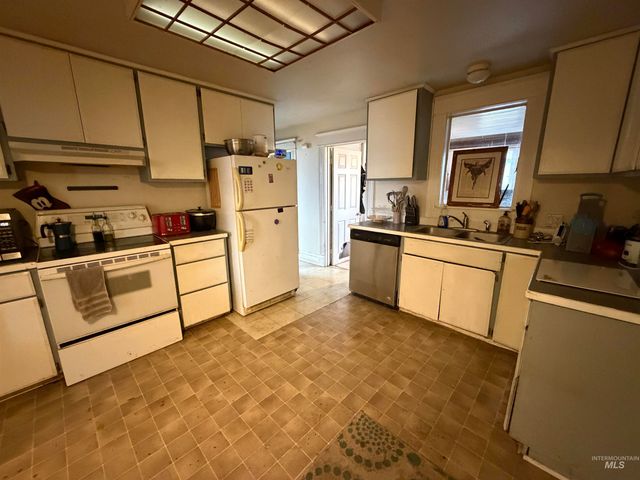 600 E 44th St., Garden City, ID 83714