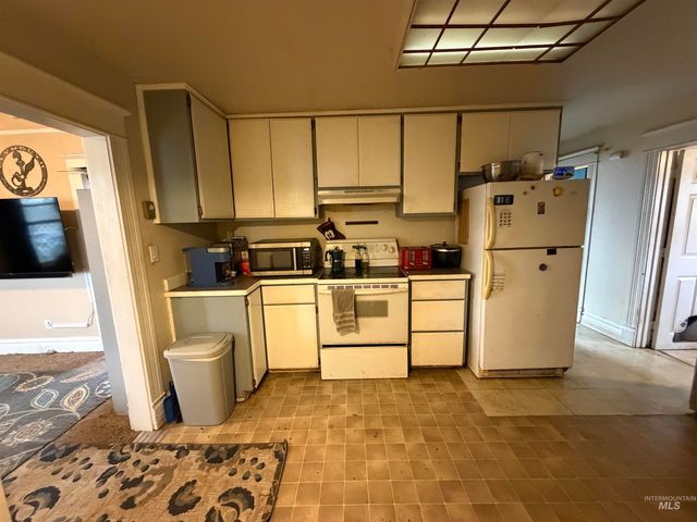 600 E 44th St., Garden City, ID 83714