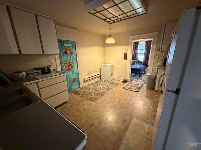 600 E 44th St., Garden City, ID 83714