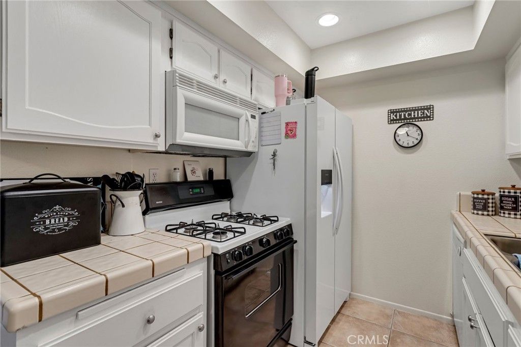 Image 12 of property listing at 19222 Cottonwood Drive, Apple Valley, CA 92308