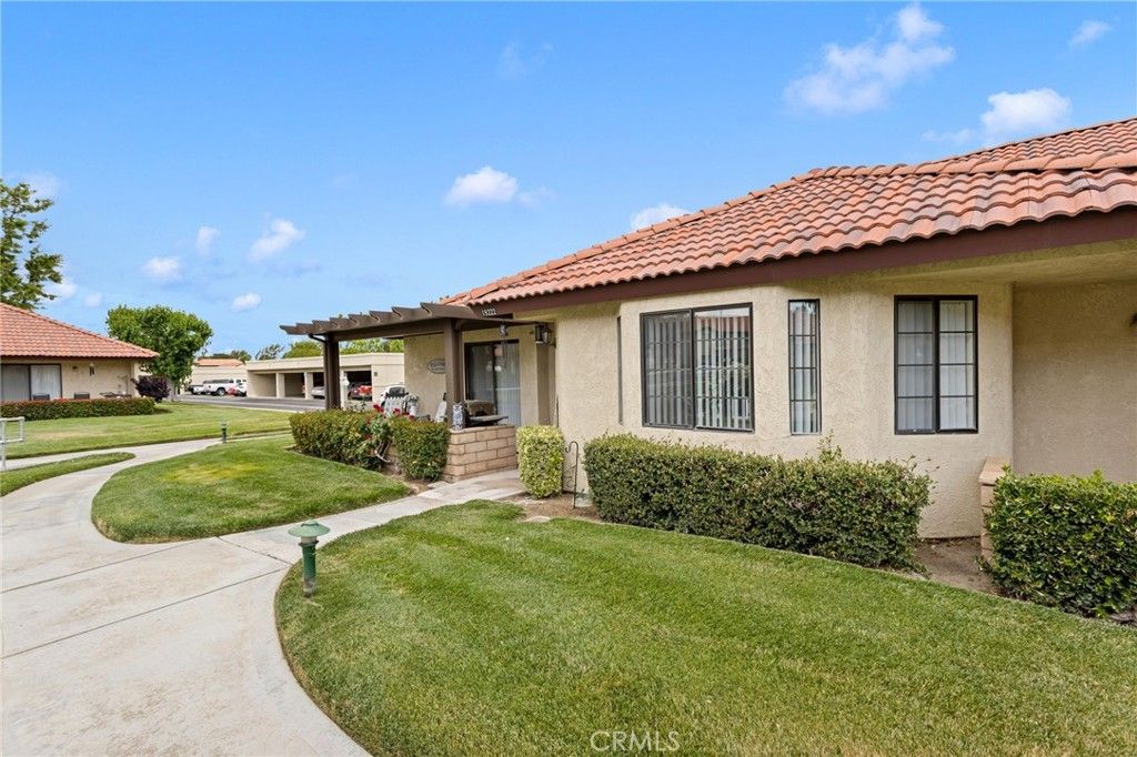 Image 2 of property listing at 19222 Cottonwood Drive, Apple Valley, CA 92308