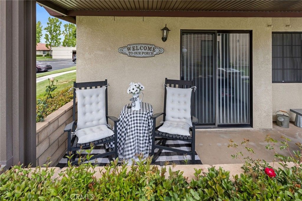 Image 4 of property listing at 19222 Cottonwood Drive, Apple Valley, CA 92308