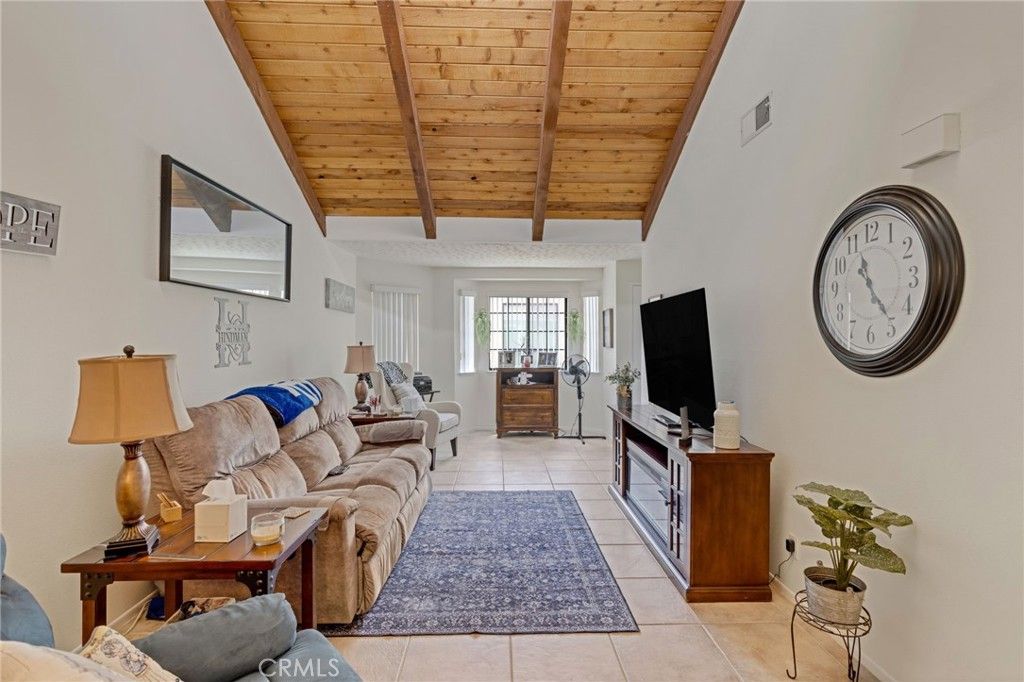Image 5 of property listing at 19222 Cottonwood Drive, Apple Valley, CA 92308
