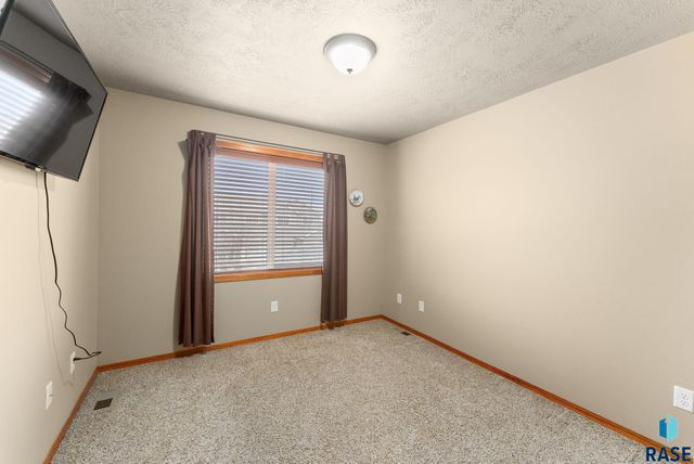 5400 S Cobblestone Pl Place 7, Sioux Falls, SD 57108