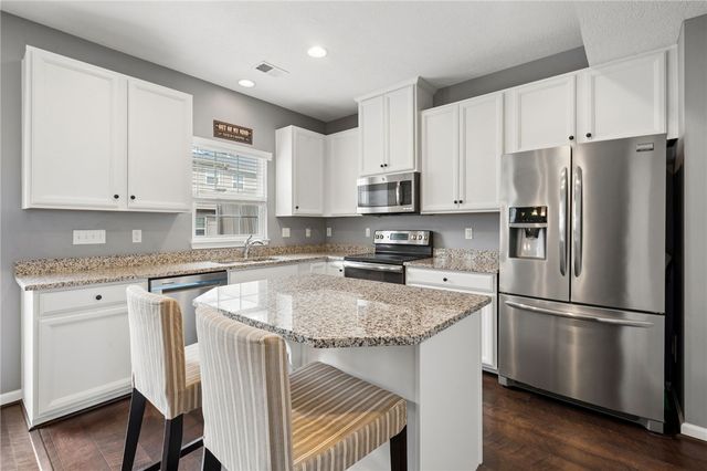 1803 Pointe View Dr, Adams Twp, PA 16046