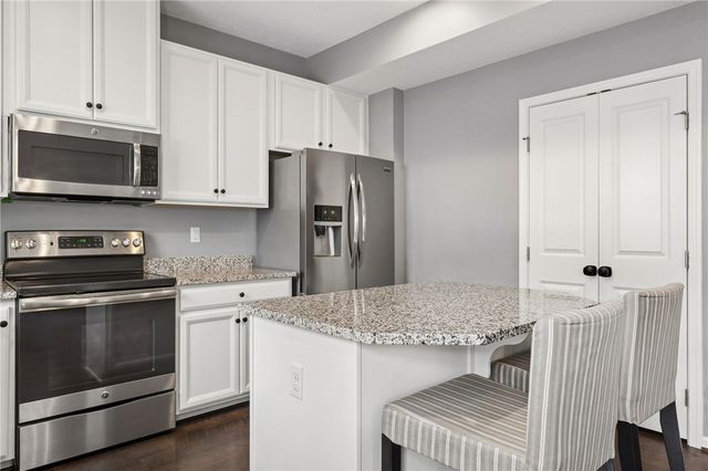 1803 Pointe View Dr, Adams Twp, PA 16046