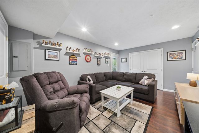 1803 Pointe View Dr, Adams Twp, PA 16046