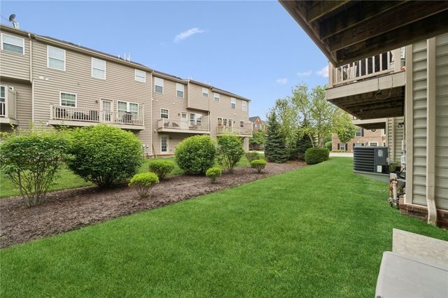 1803 Pointe View Dr, Adams Twp, PA 16046