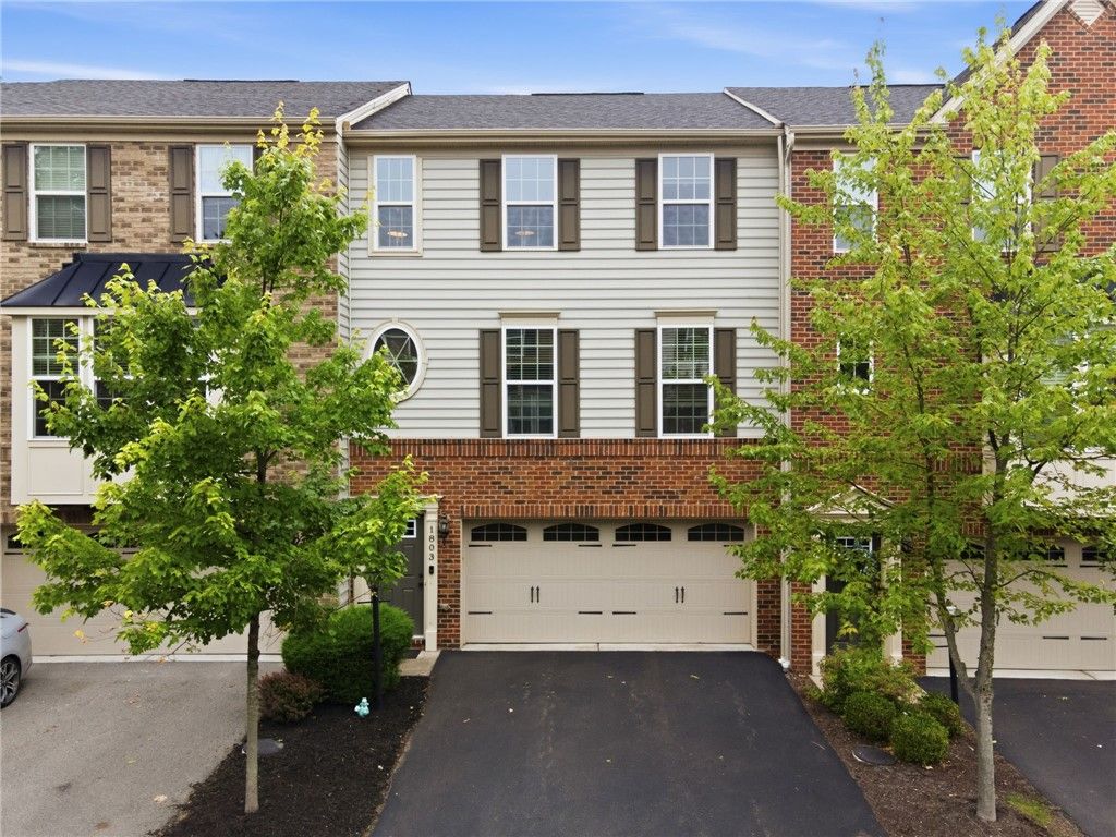 1803 Pointe View Dr, Adams Twp, PA 16046