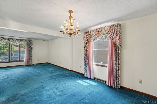 455 Meadow Drive, West Seneca, NY 14224