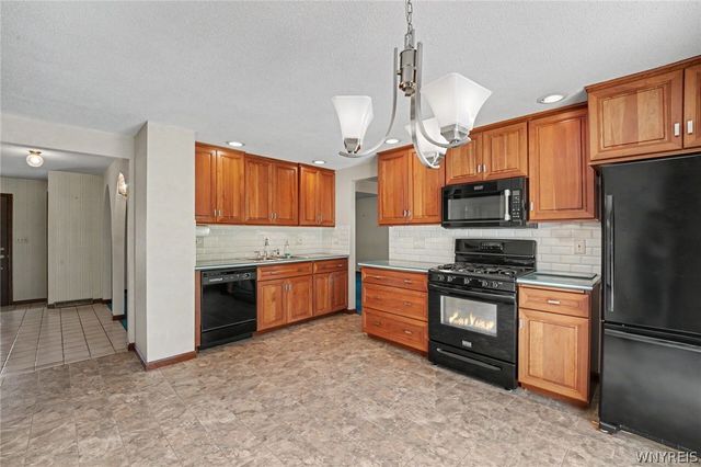 455 Meadow Drive, West Seneca, NY 14224