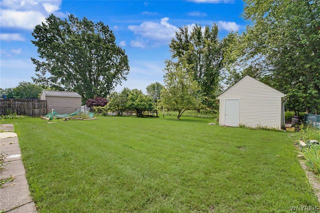 455 Meadow Drive, West Seneca, NY 14224