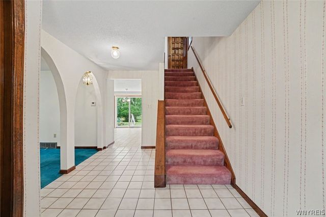 455 Meadow Drive, West Seneca, NY 14224