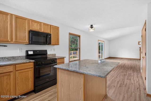 7317 Orchard Lake Blvd, Louisville, KY 40218