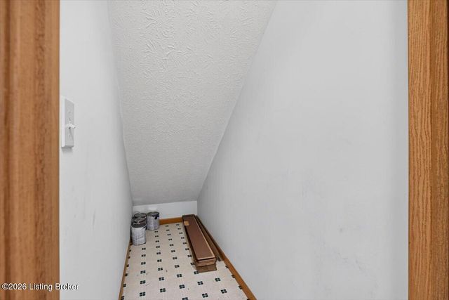 7317 Orchard Lake Blvd, Louisville, KY 40218
