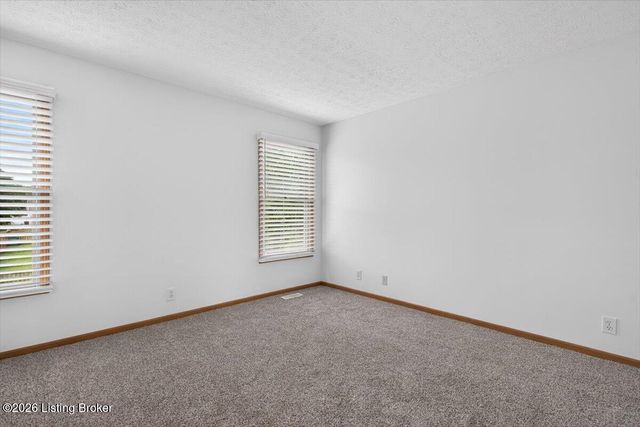 7317 Orchard Lake Blvd, Louisville, KY 40218