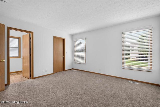 7317 Orchard Lake Blvd, Louisville, KY 40218